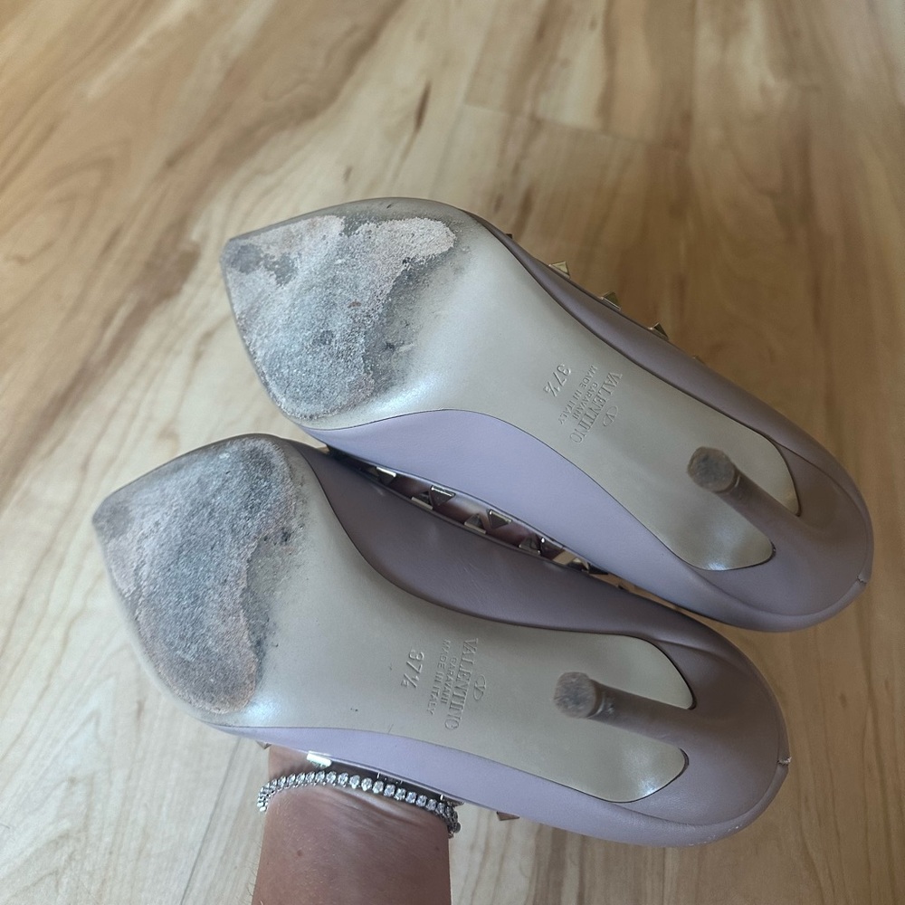 Valentino Women's Studded Heels - classic Poudre color - beautiful - Picture 7 of 7